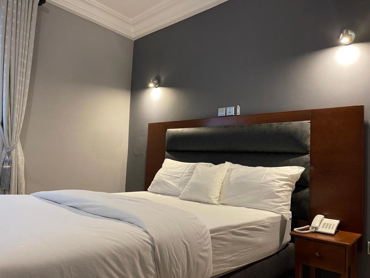 La Rochelle Hotel Яунде Экстерьер фото