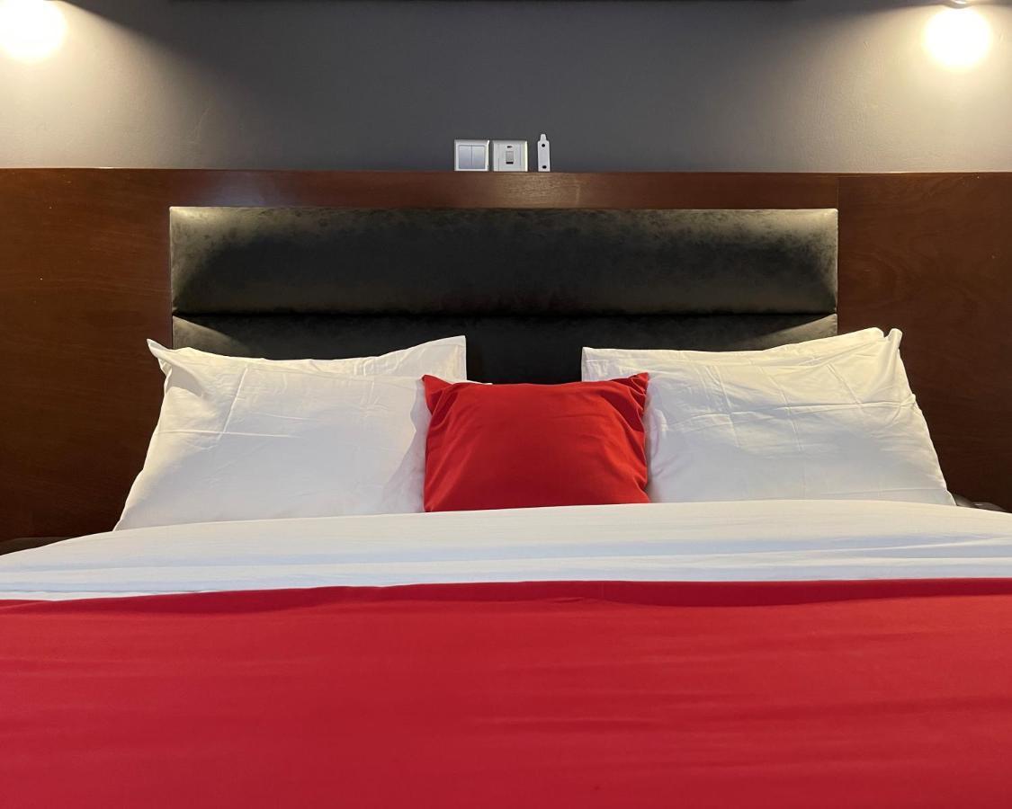 La Rochelle Hotel Яунде Экстерьер фото