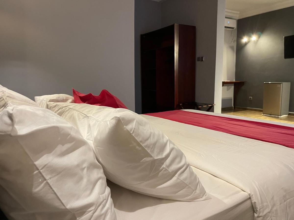 La Rochelle Hotel Яунде Экстерьер фото