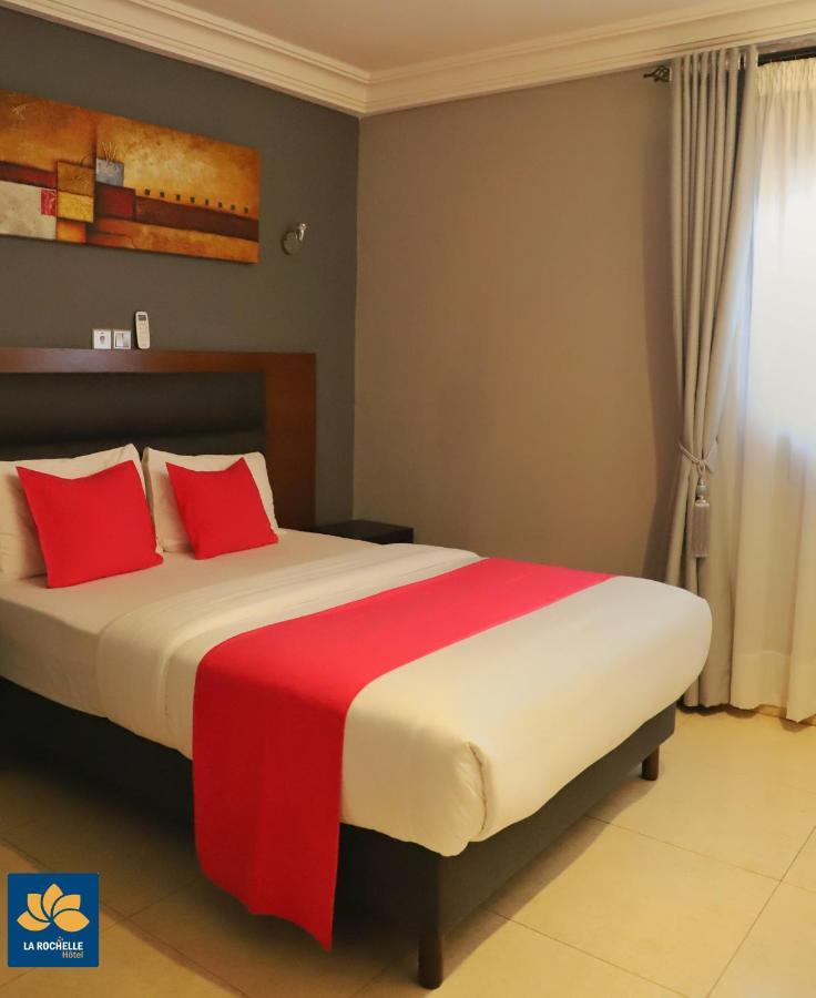 La Rochelle Hotel Яунде Экстерьер фото